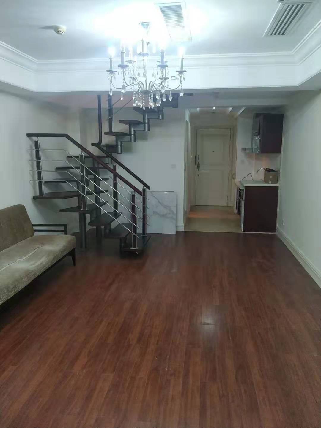 第一街区 上下两层复式 工作室优选 交通便利