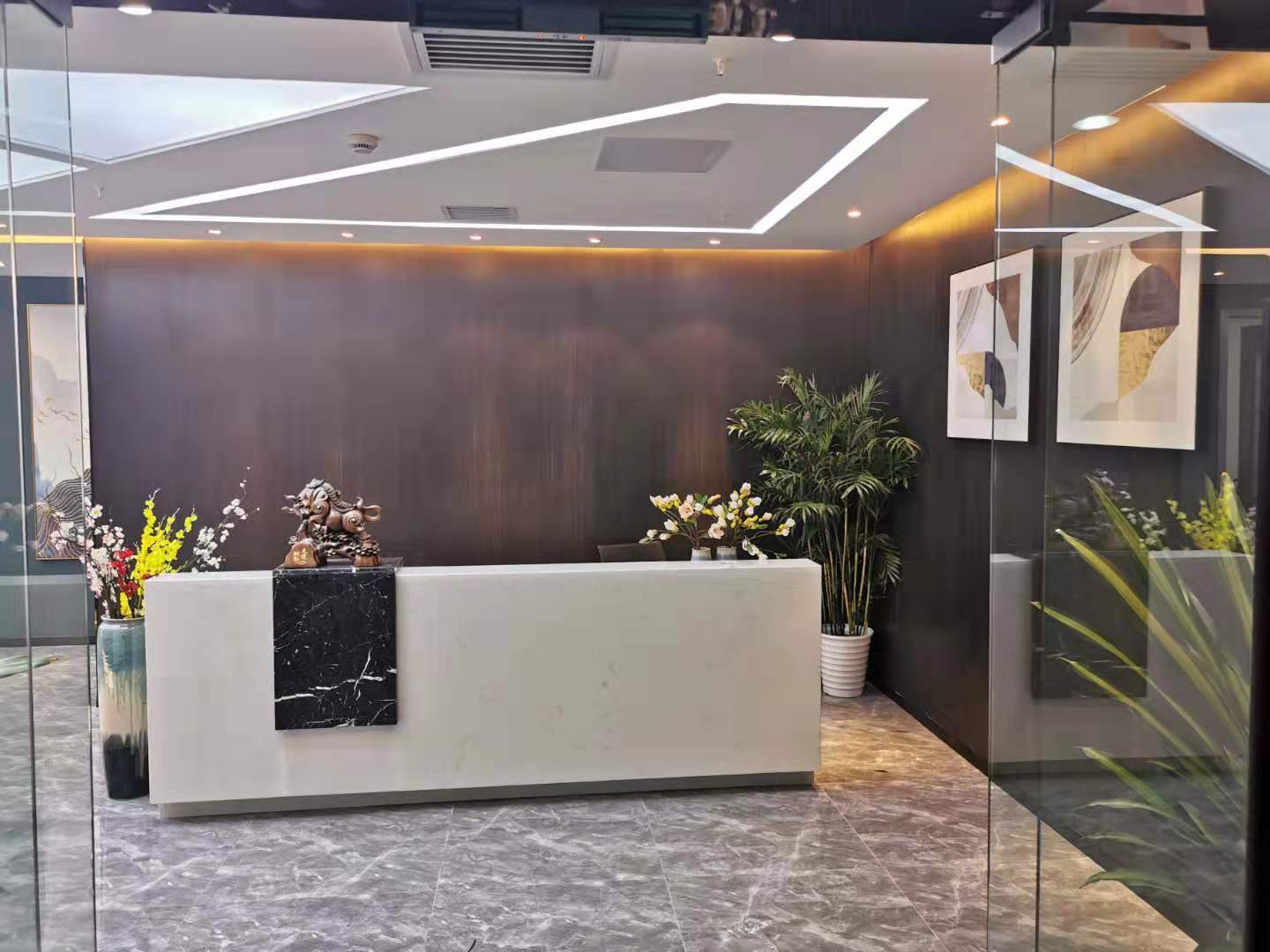 联发广场 中式豪装 全新办公家具齐全