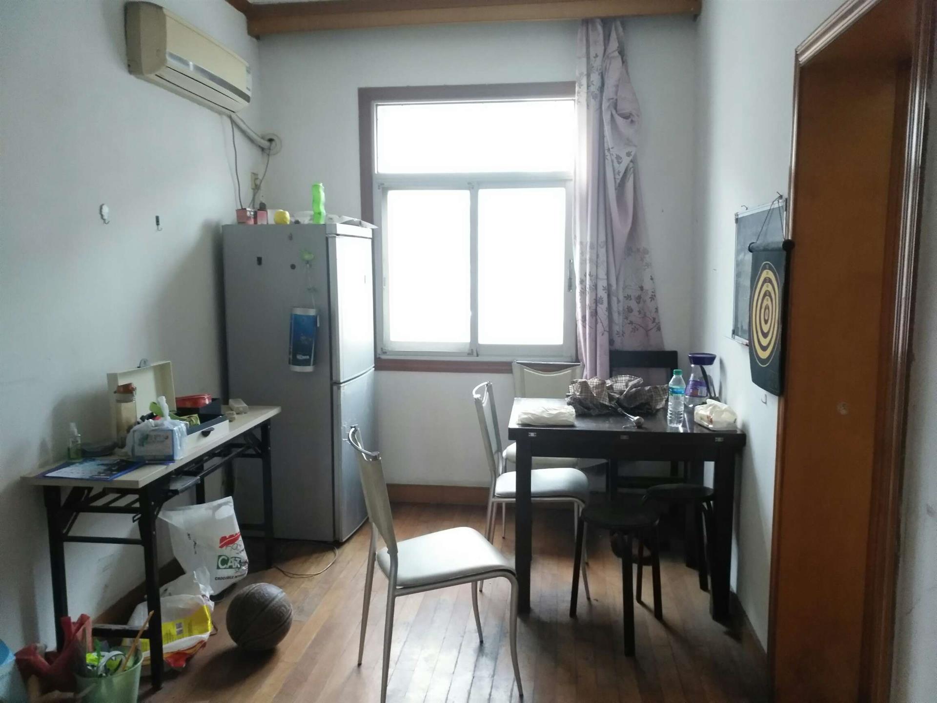苏圃路卫校附近1室1厅1200元/月普通住