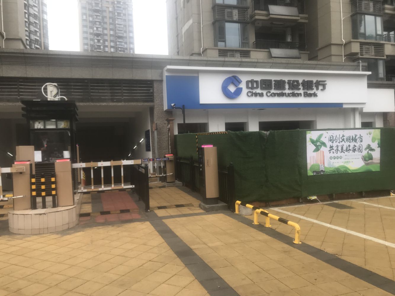 西湖区新朝阳租给银行商铺出售年租三十多万