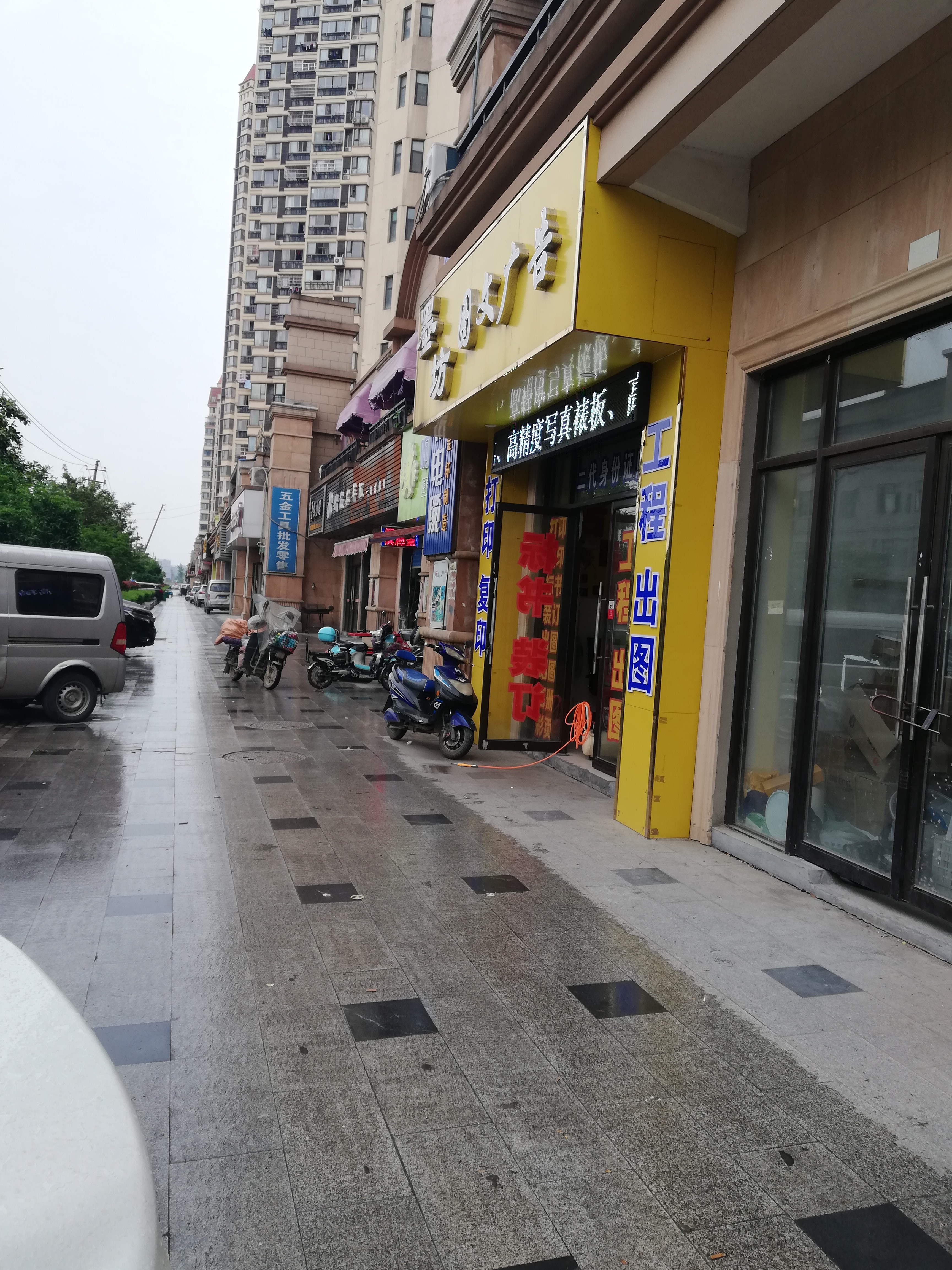 小区门口沿街马路商铺出售,真实房源