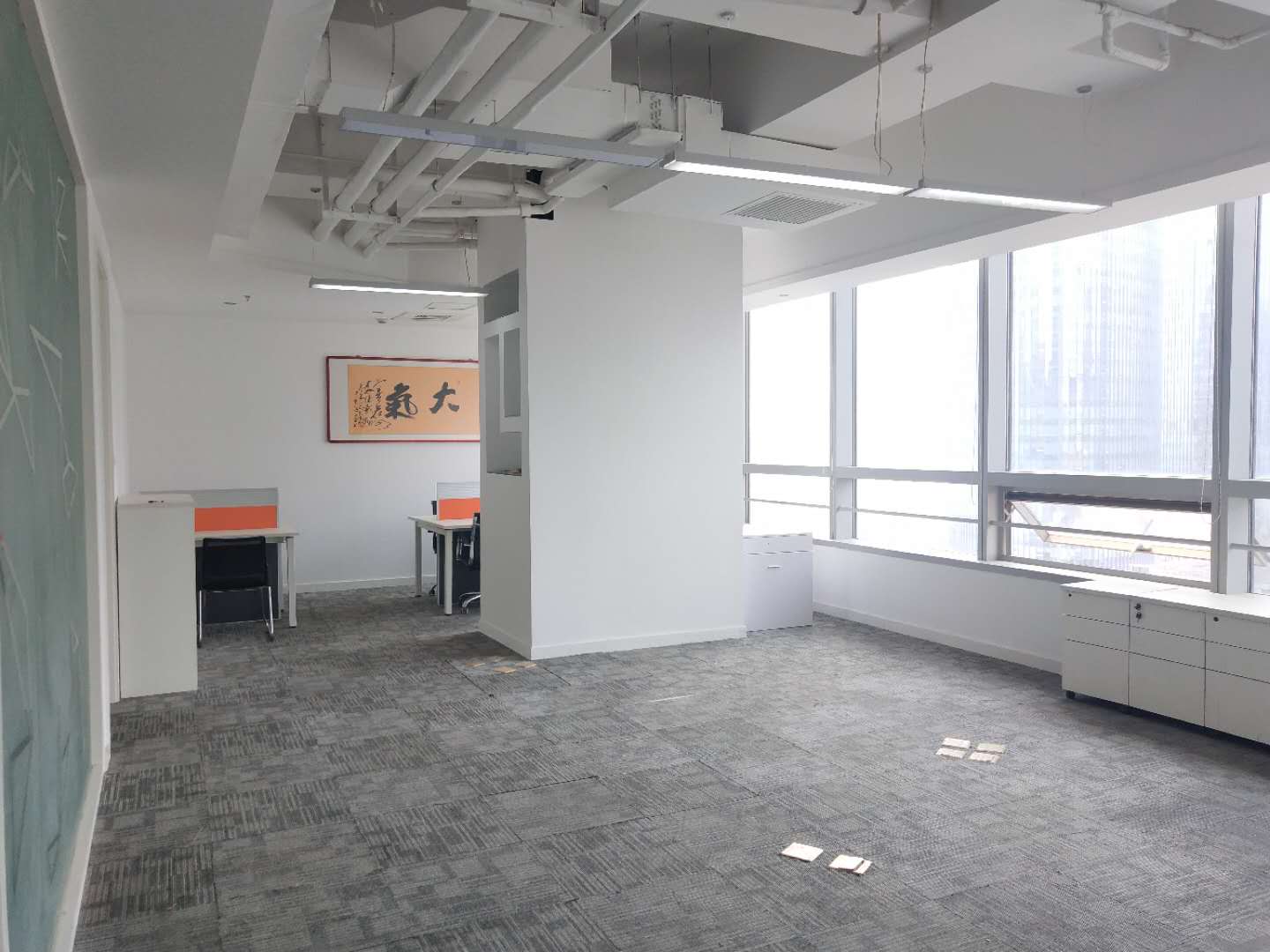 联发广场215平 配套完善,拎包办公,价格实惠