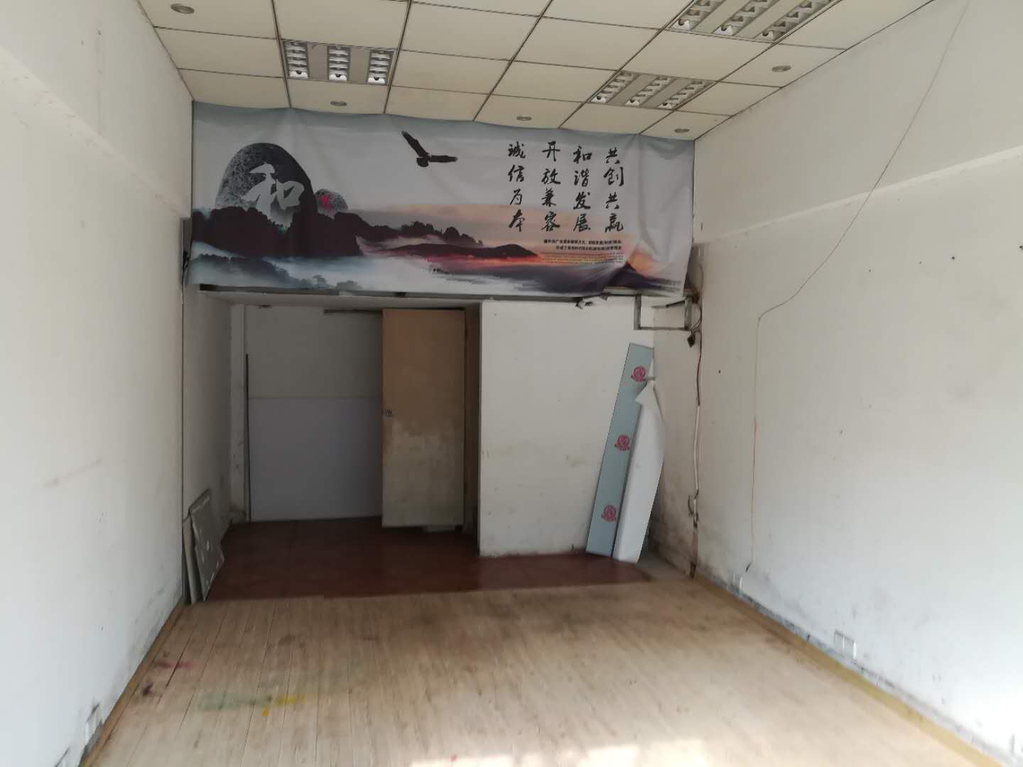 位于北京东路与南京东路中段青山湖大道中小店面便宜