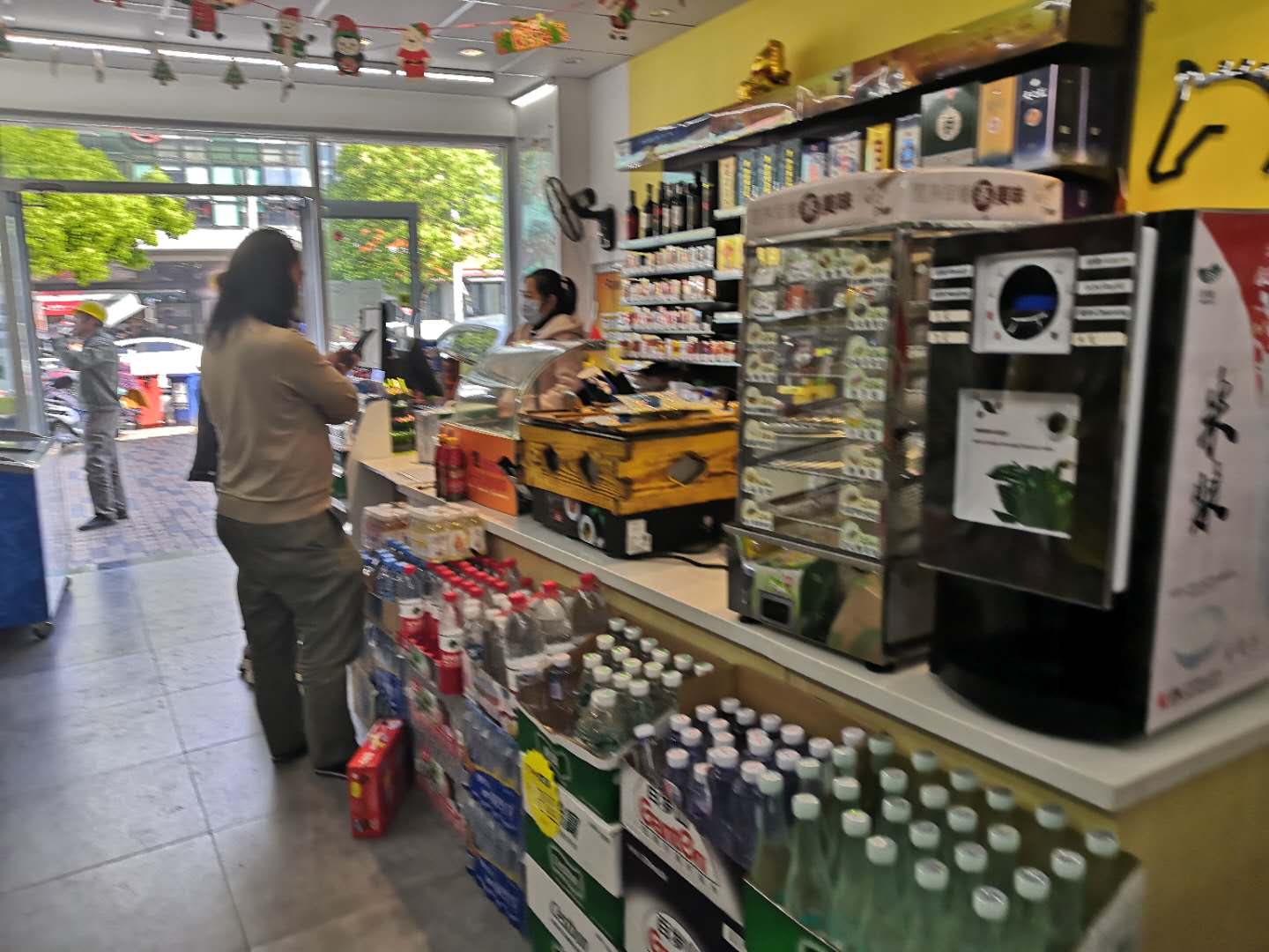 万达广场,品牌便利店转让,日营业额1万左右