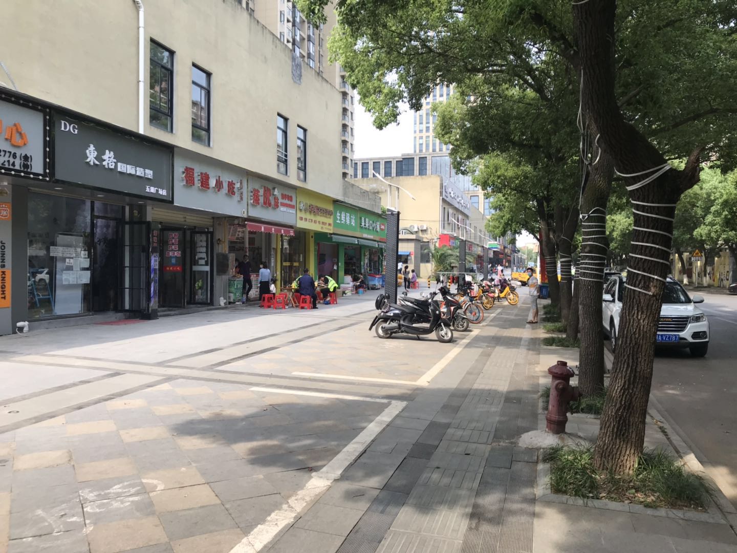热卖大润发五湖国际街边单层商铺带租出售