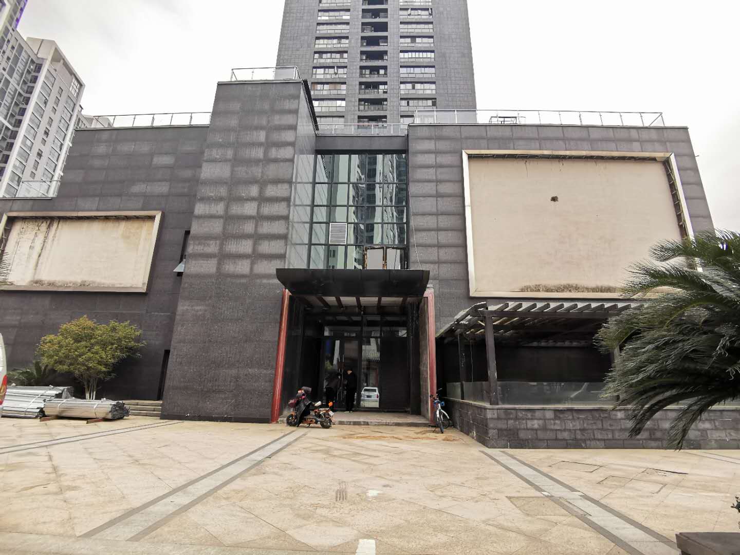 红谷中大道 3000平纯一楼商铺 房东直租 无转