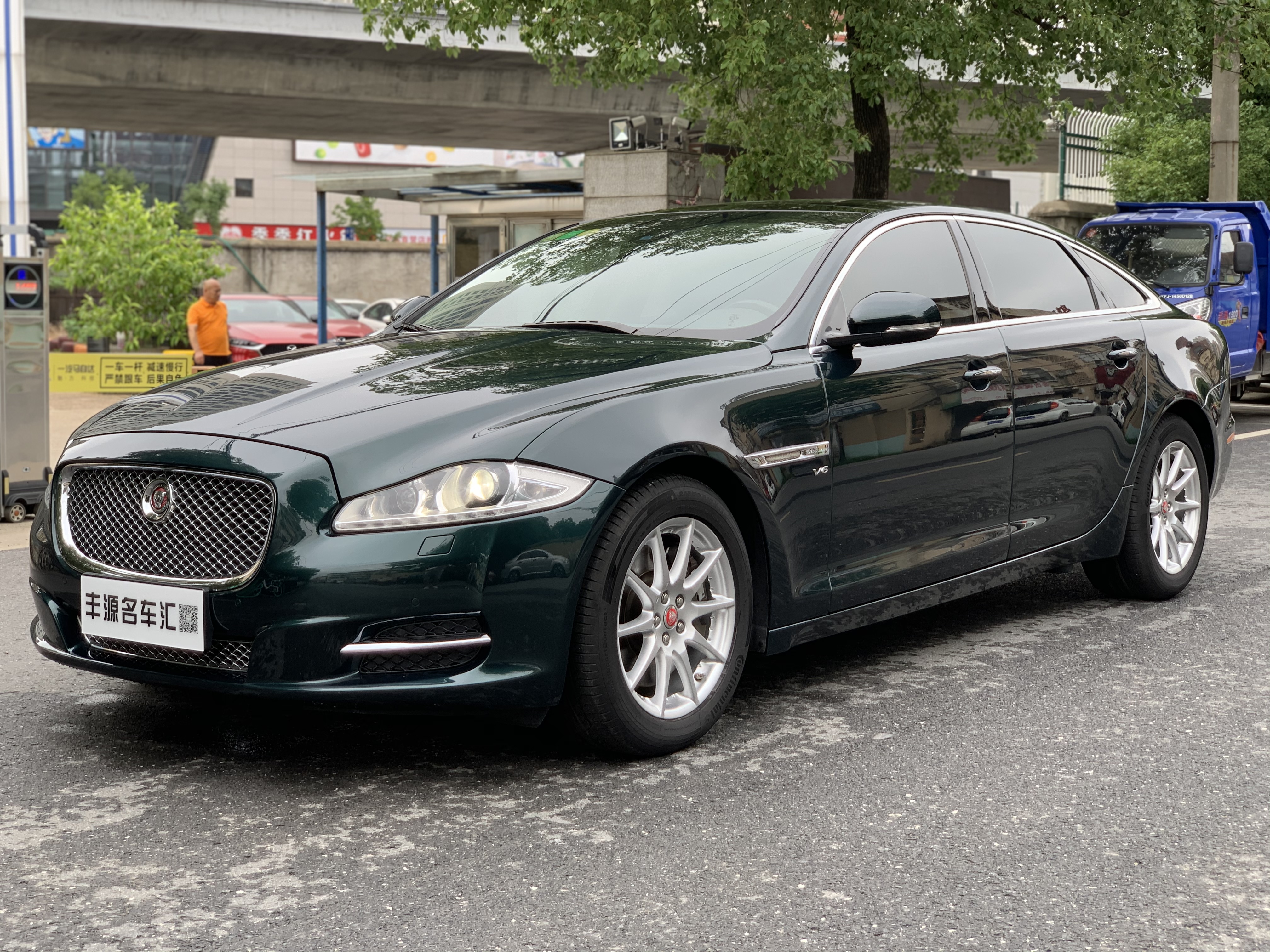捷豹 XJ XJL 3.0 SC 两驱全景商务版