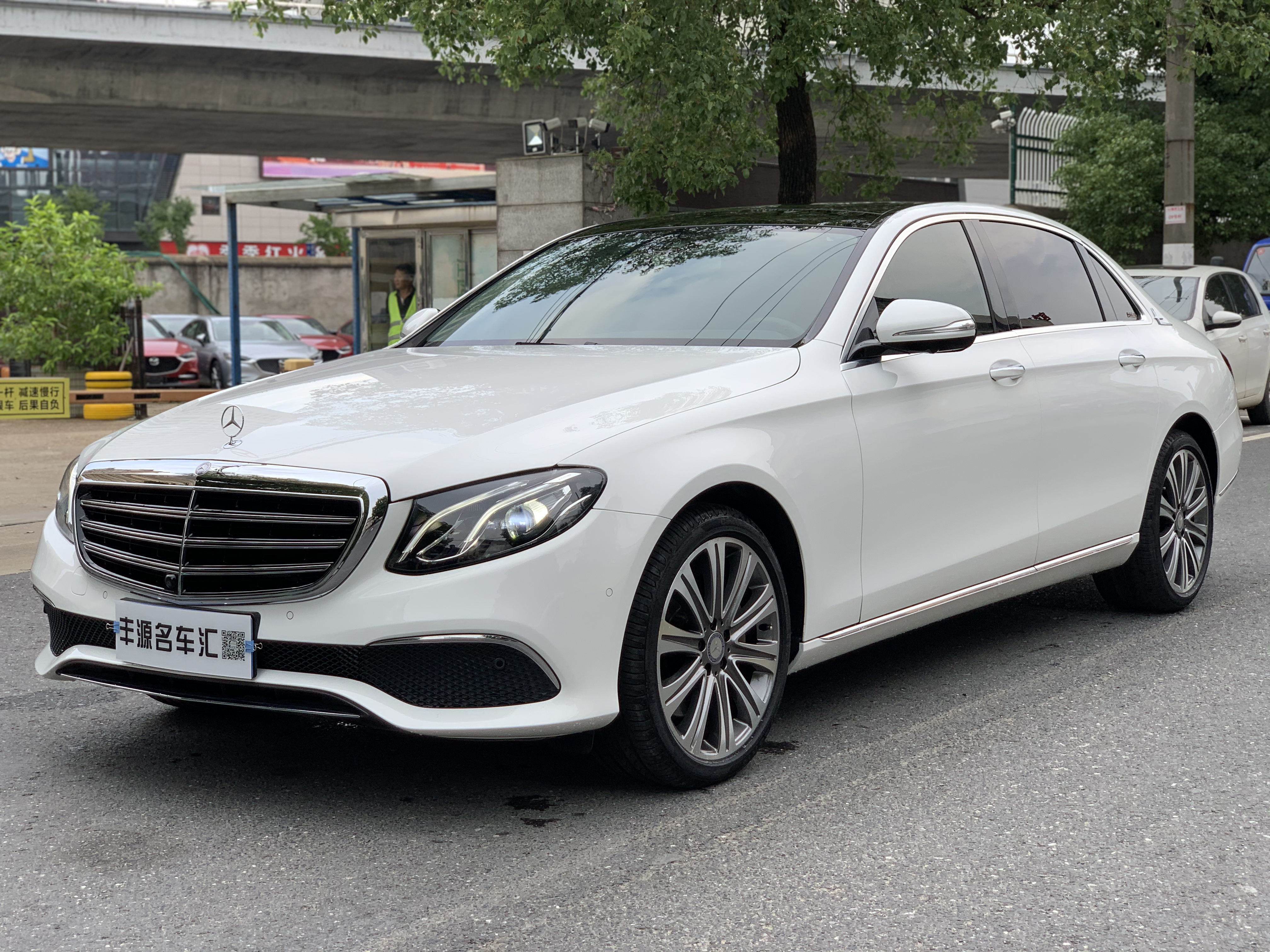 奔驰 奔驰E级 2016款 E 300 L 豪华