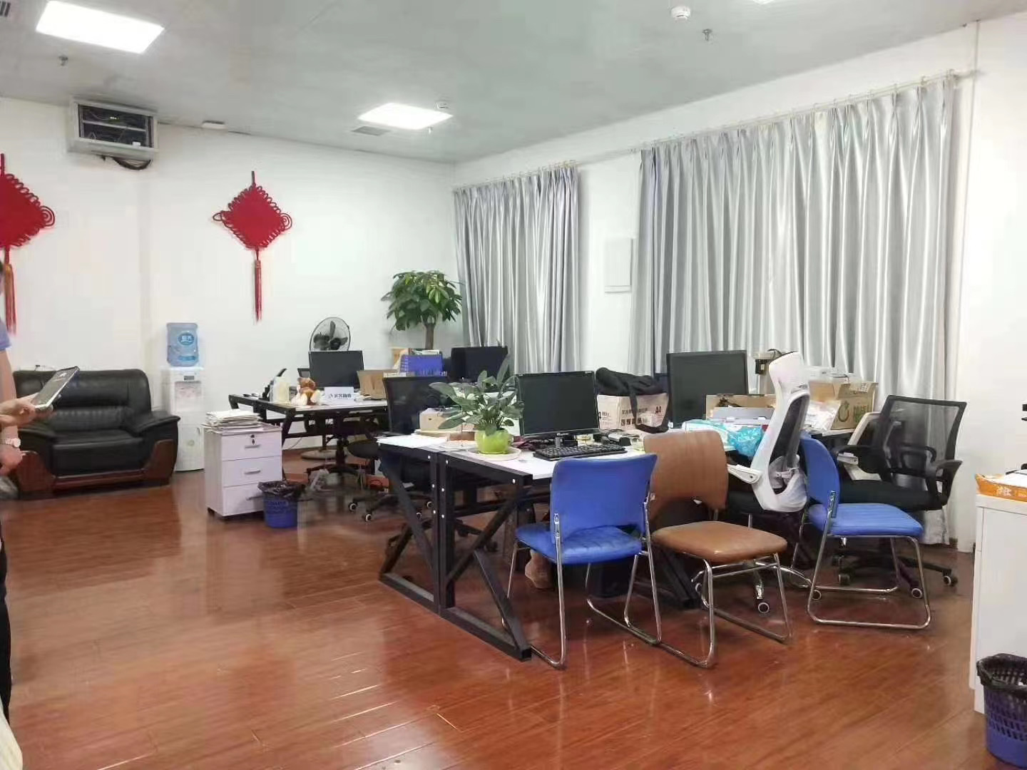 莱蒙都会298平东南朝向 临万达地铁