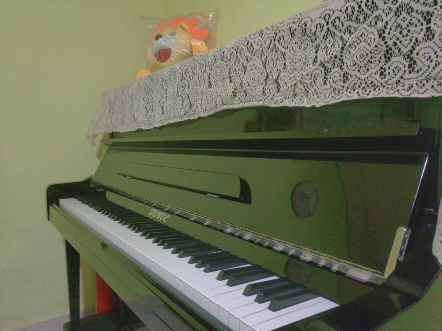 全新钢琴处理价低至5000一台 速来抢购_1