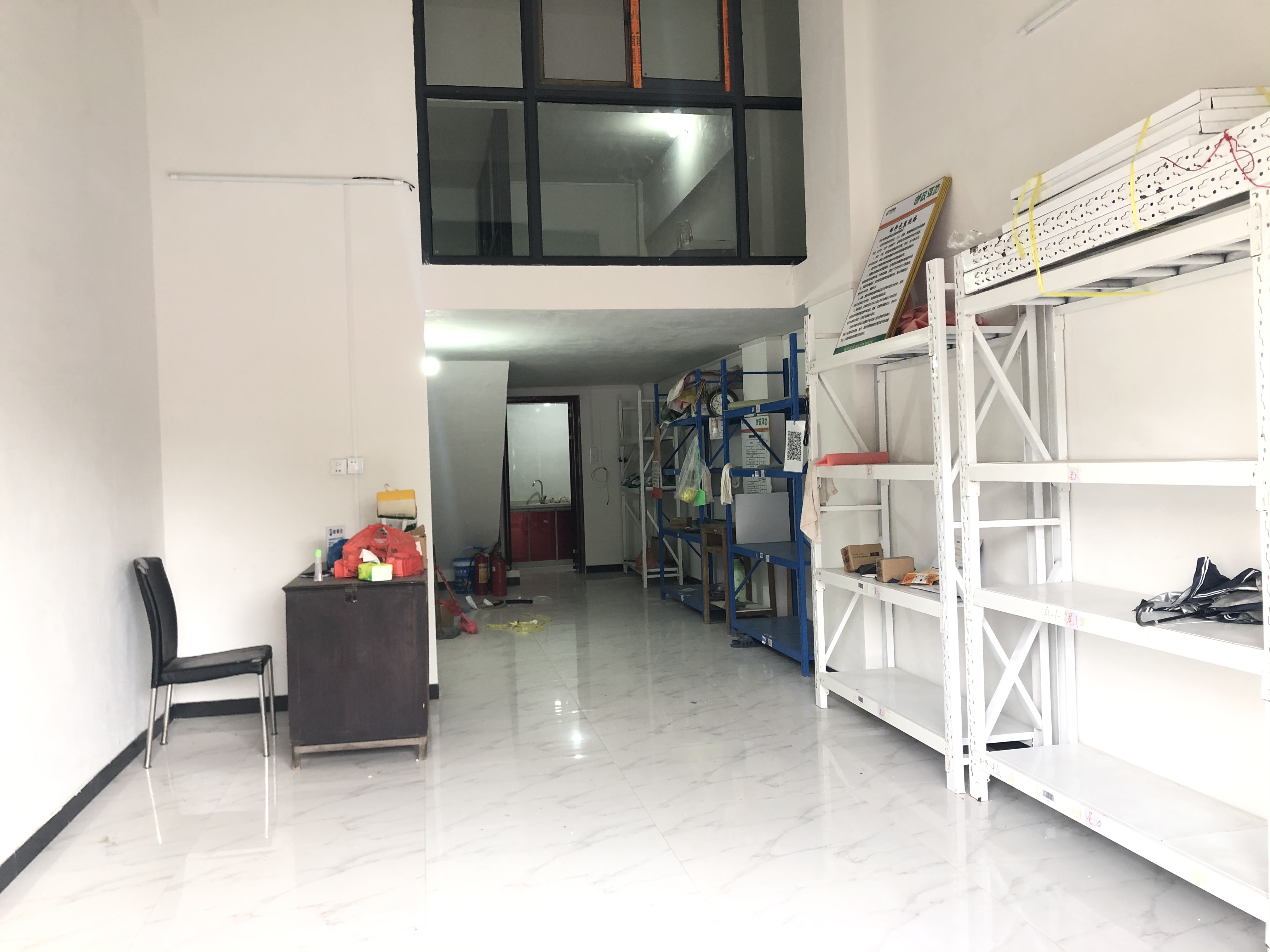 锦和嘉园店铺 上下两层 装修了 可做驿站可弄饭生