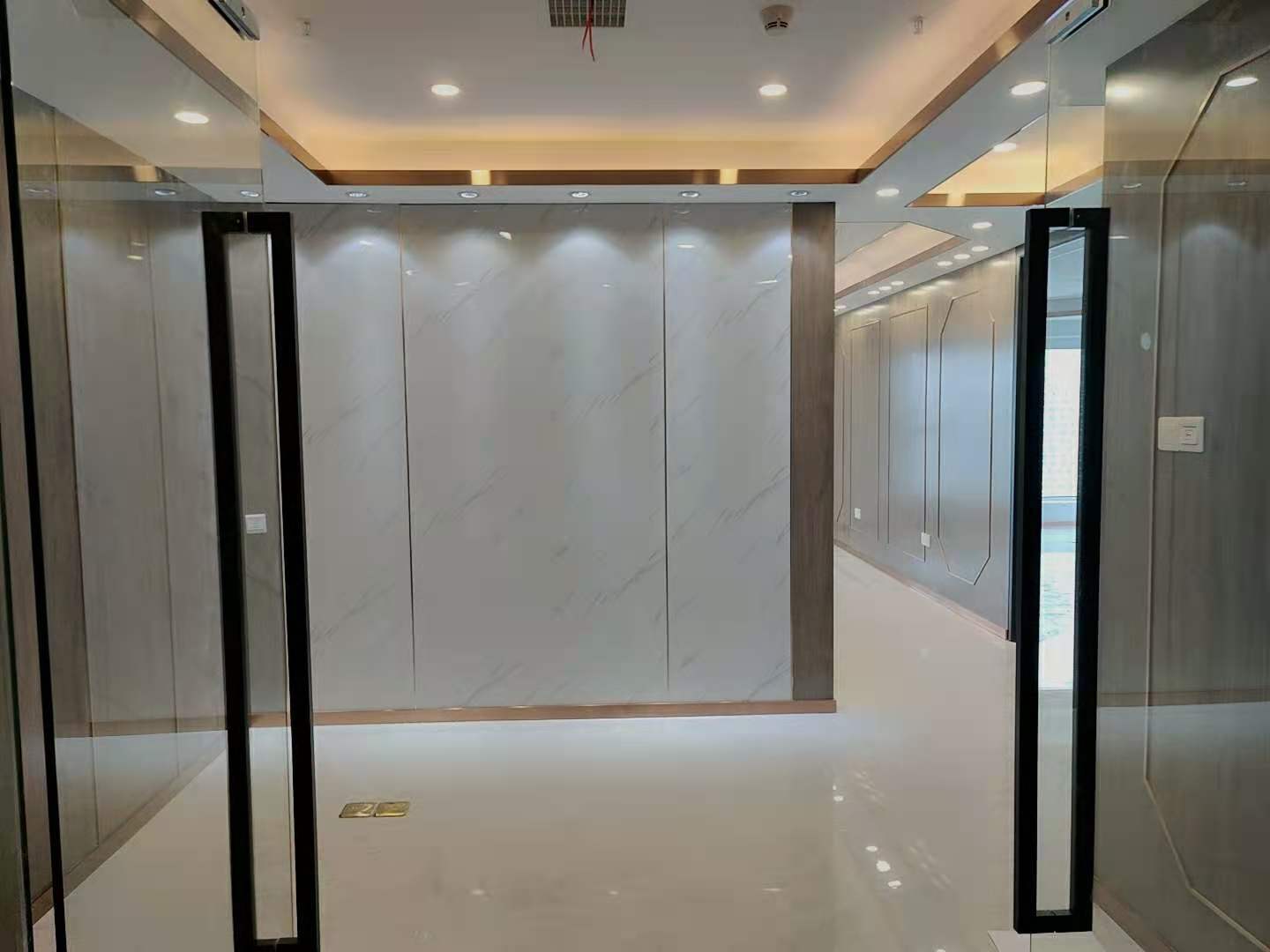 私密 高端的办公楼天使金融广场200平有厨房可做
