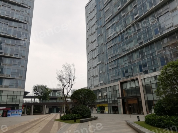 南昌市红谷滩新区凤凰洲赣江北大道与闽江路交汇处北