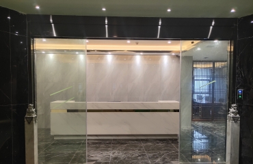 翠林国际大厦 电梯口中式豪装 大气前台 可带厨房_1