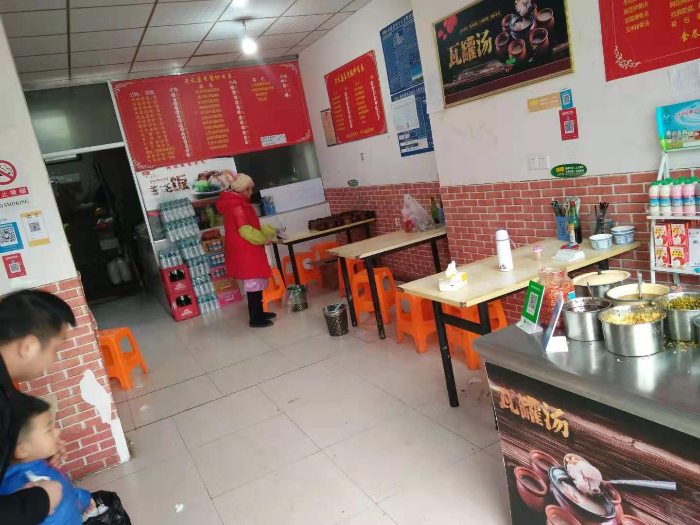 银河城 地铁口 公交站旁 旺铺忍痛转