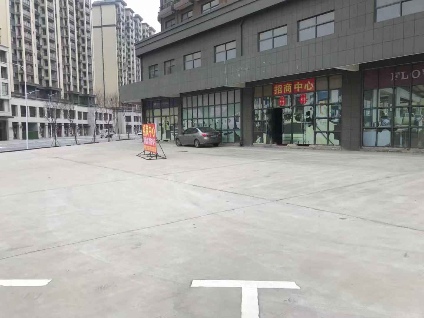 新洪城大市场旁商铺出租