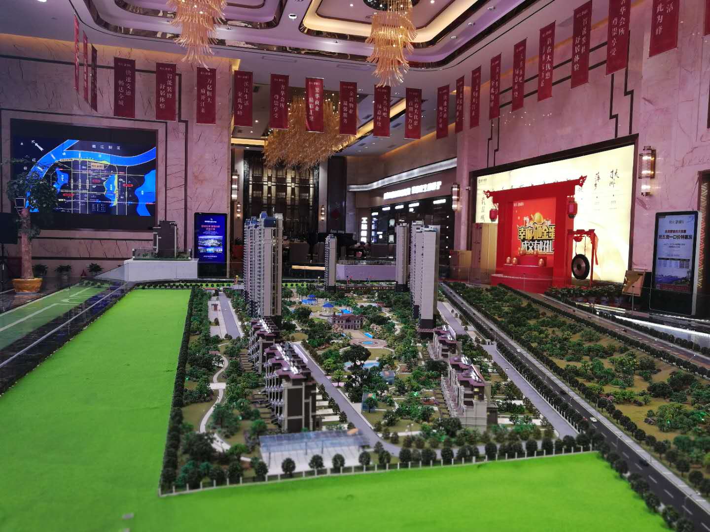 高新开发区高新区沿江北快速路与京东大道交汇处往东