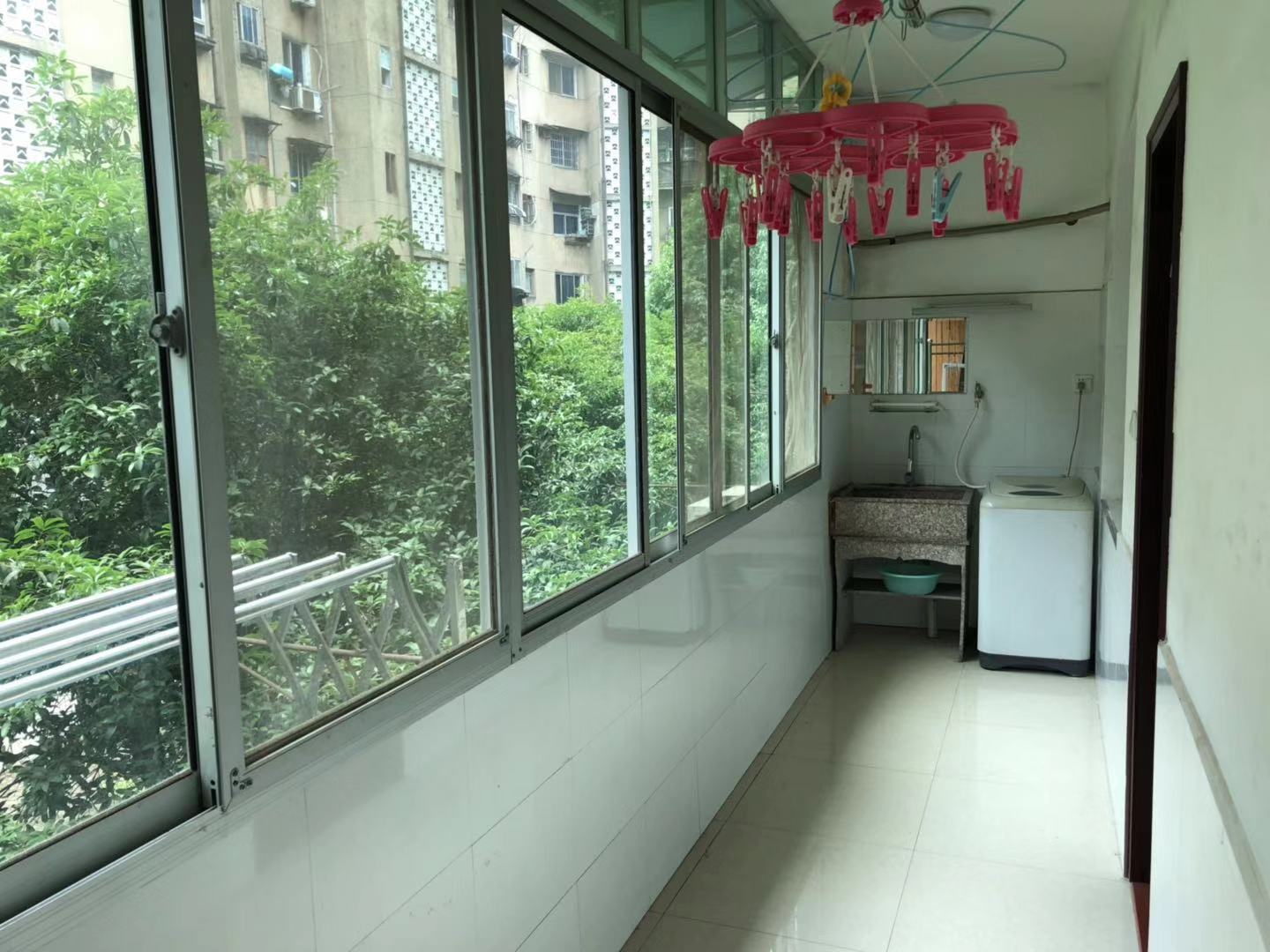 三经路五纬路交界首次出租有院子门卫家电全带安全性