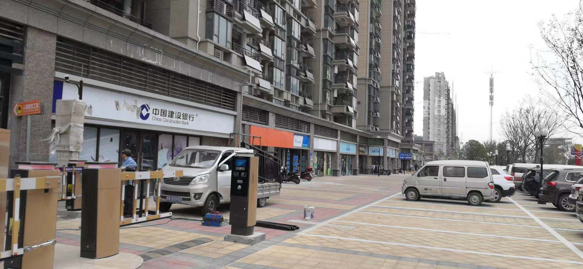 象湖滨江区火爆临街商铺首付30万起享受团购价
