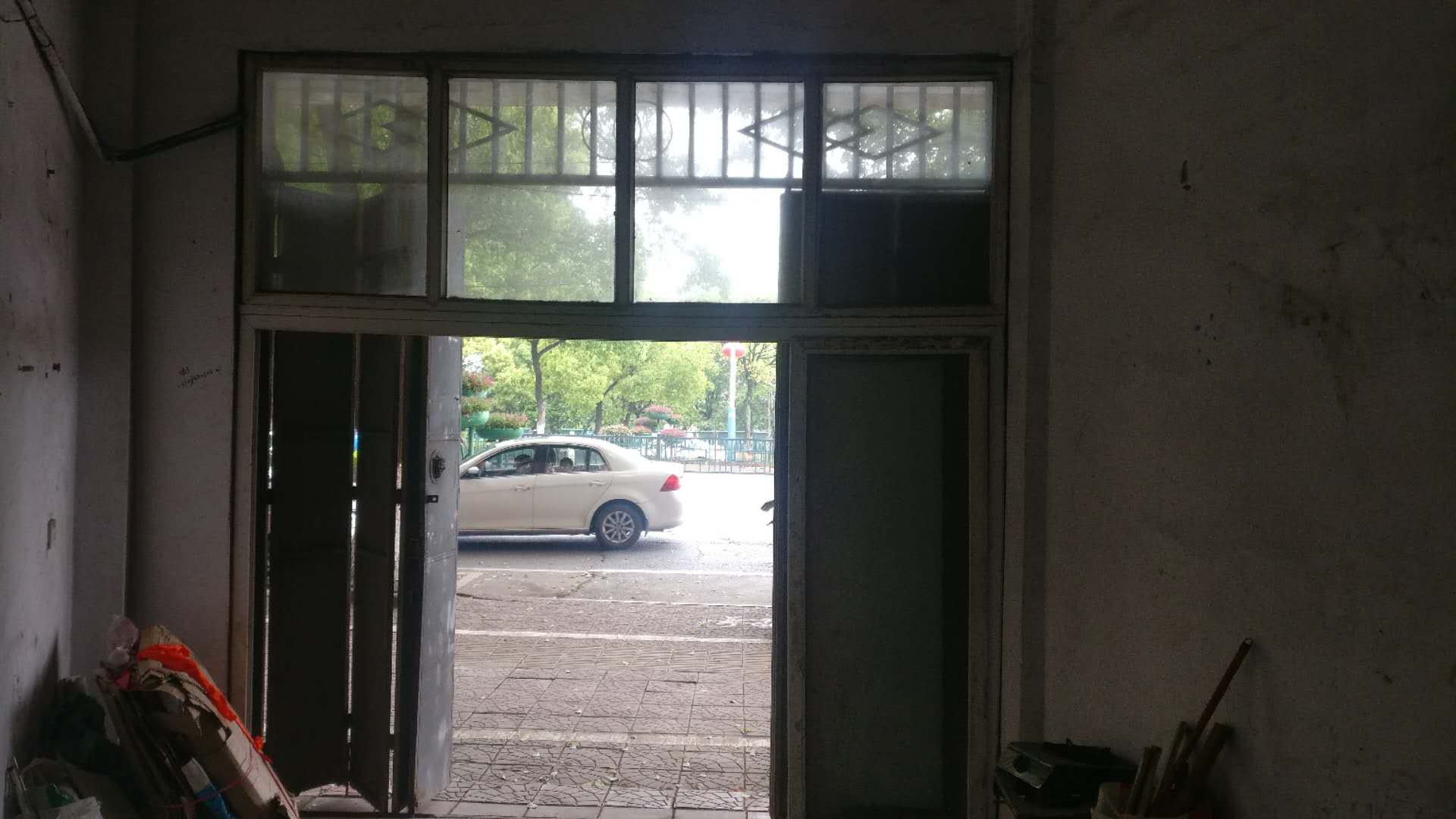 二套店面。30平,65平门面加客厅加厨房卫生间。
