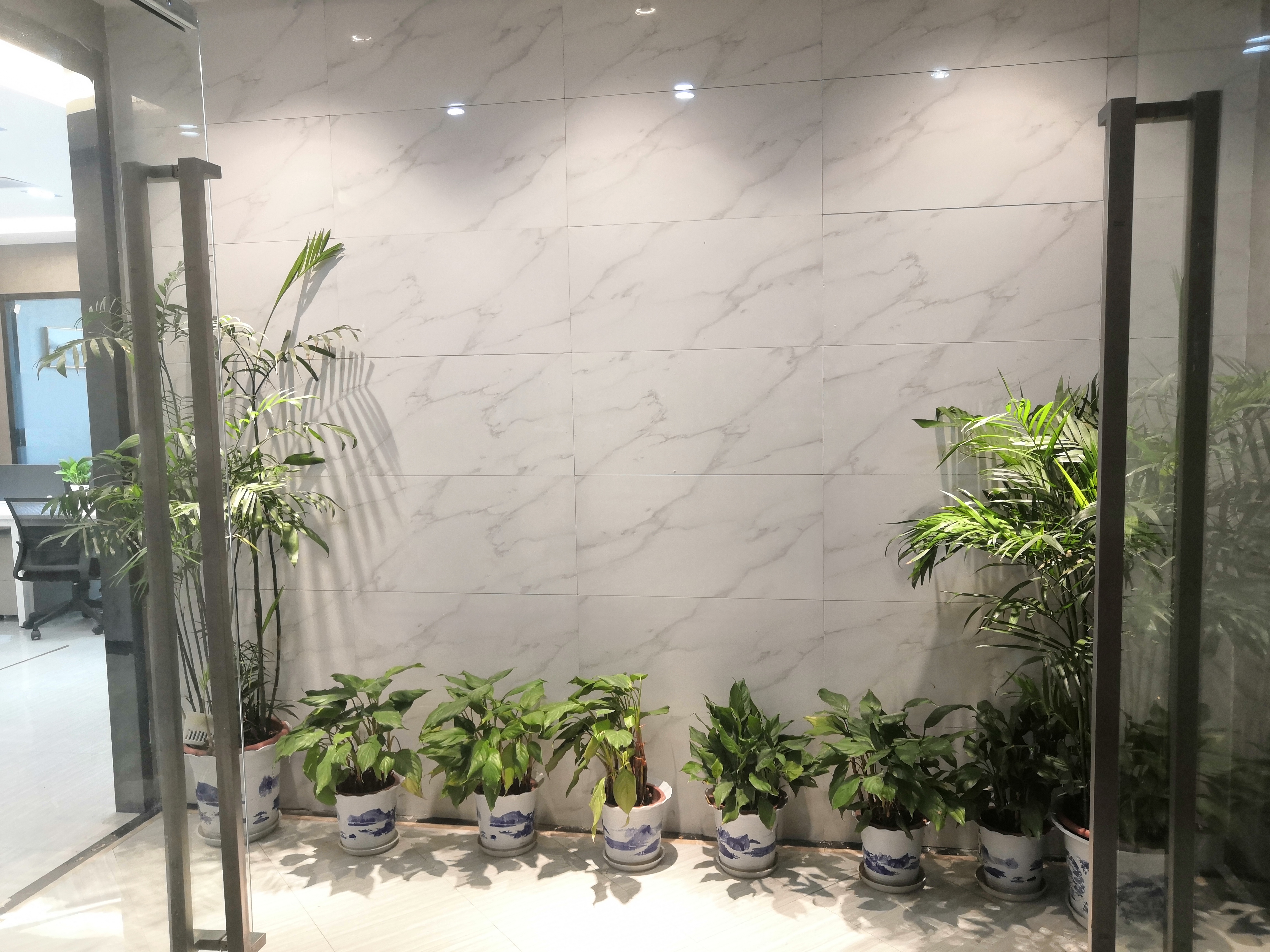 莱蒙都会 132平新装修带家具 带会议室 价格美