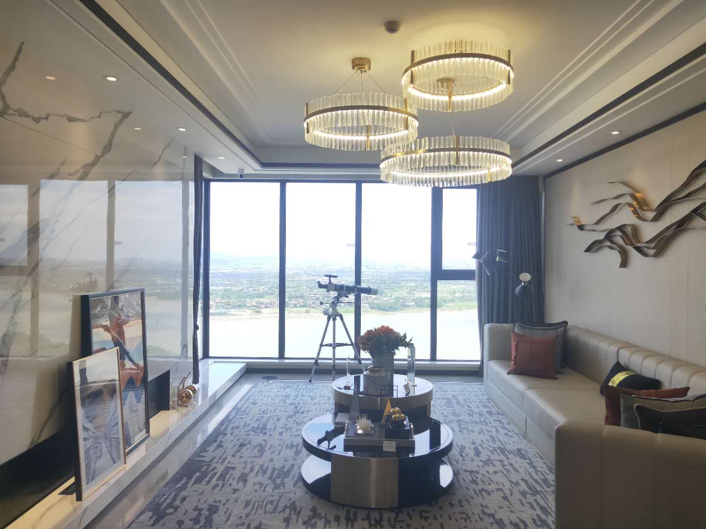 一线湖景房 前青山湖后赣江 精装交房带地暖和
