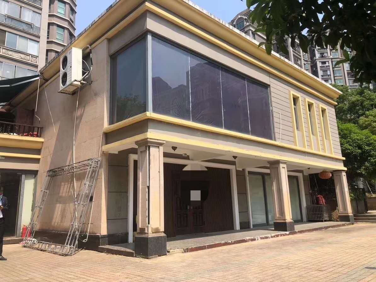 红谷滩繁华地段,房东诚心出售,停车方便