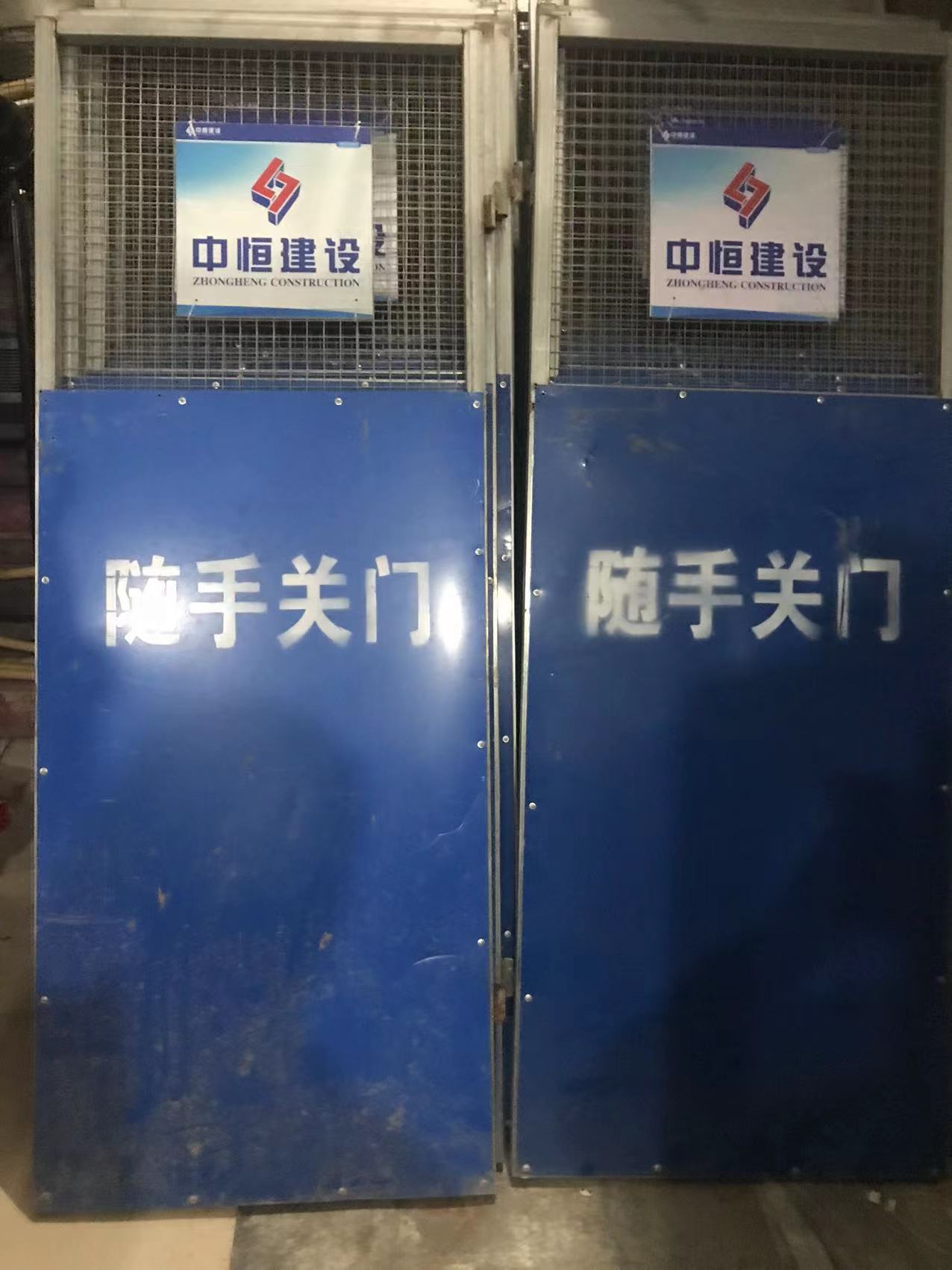 9成新人货电梯防护门  废铁价格处理_1