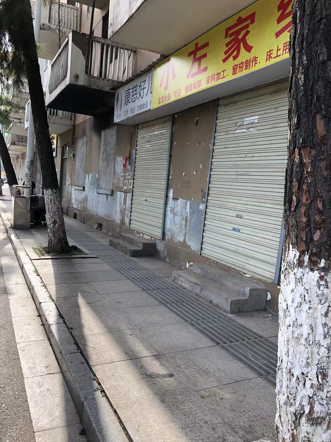 青山路立交桥旁,临街商铺或者仓库出租