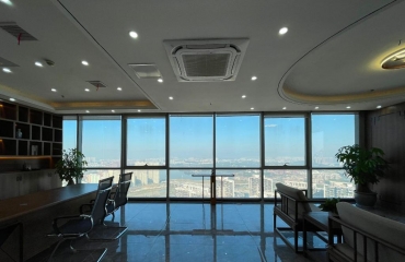 万达超高层399平 全新装修家具可调换 电梯口的_10