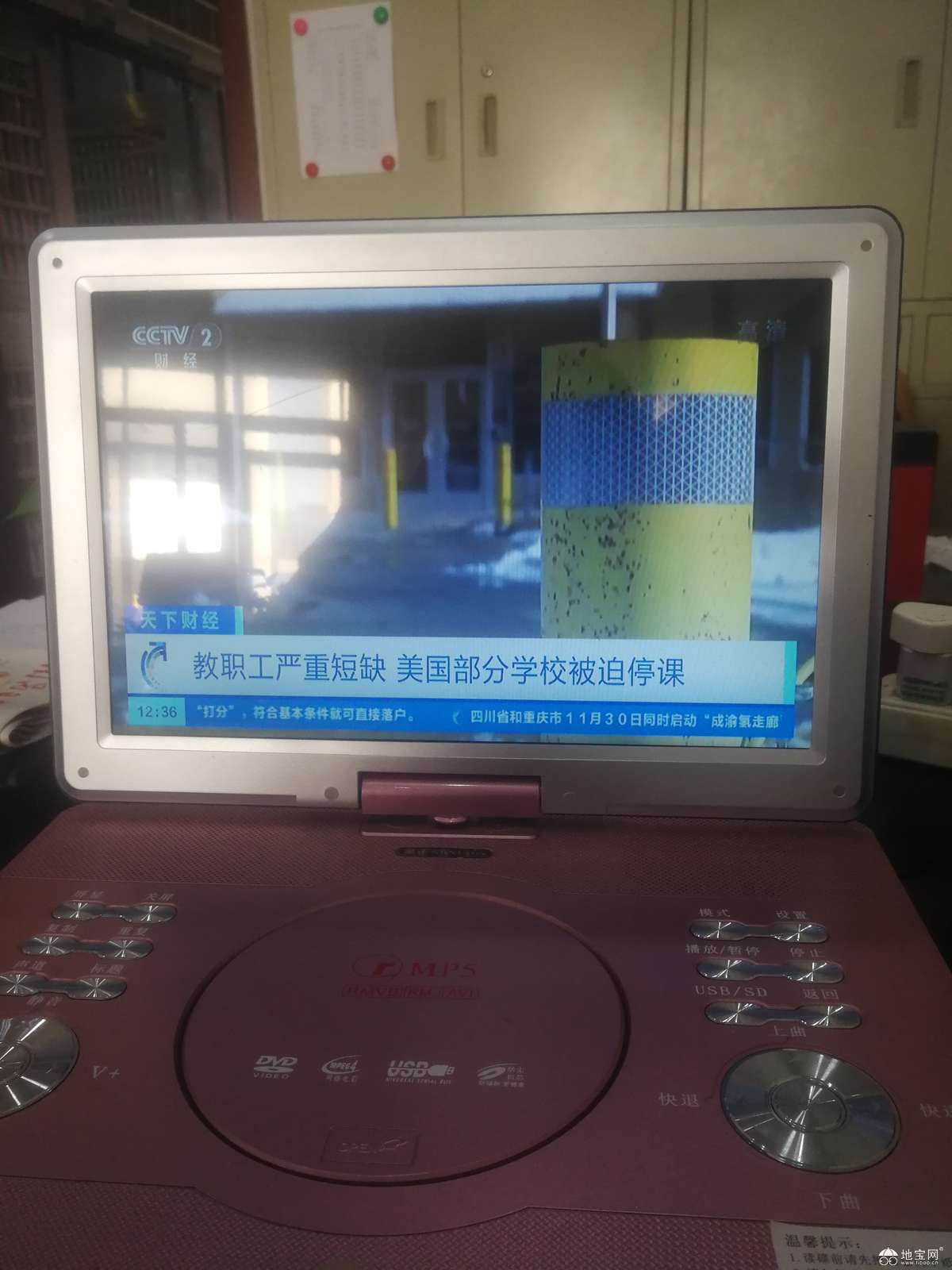 九成新19寸网络电视200元低价出售_2
