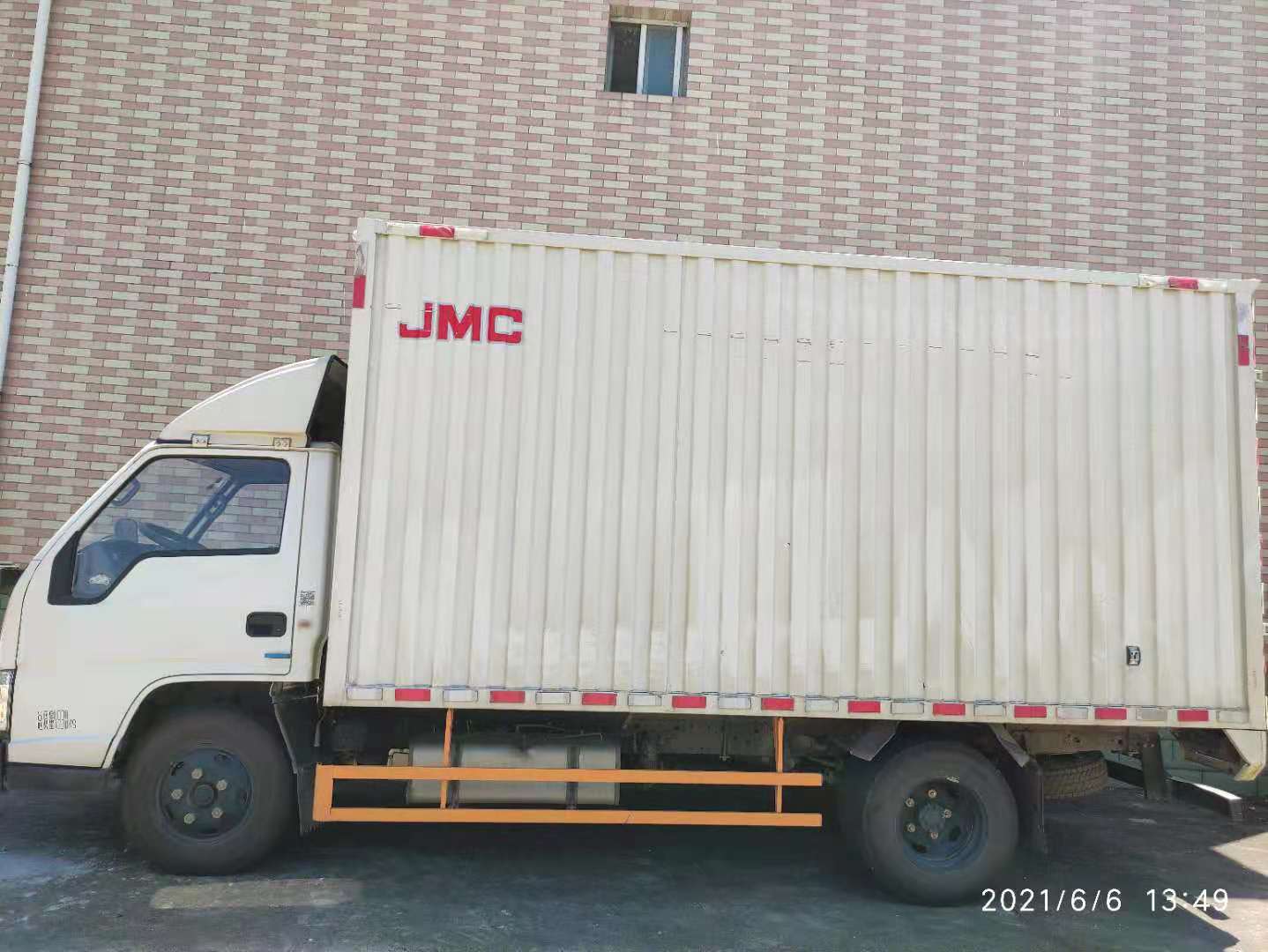 江铃 经典全顺 2.8T柴油厢式运输车短轴中顶J_5