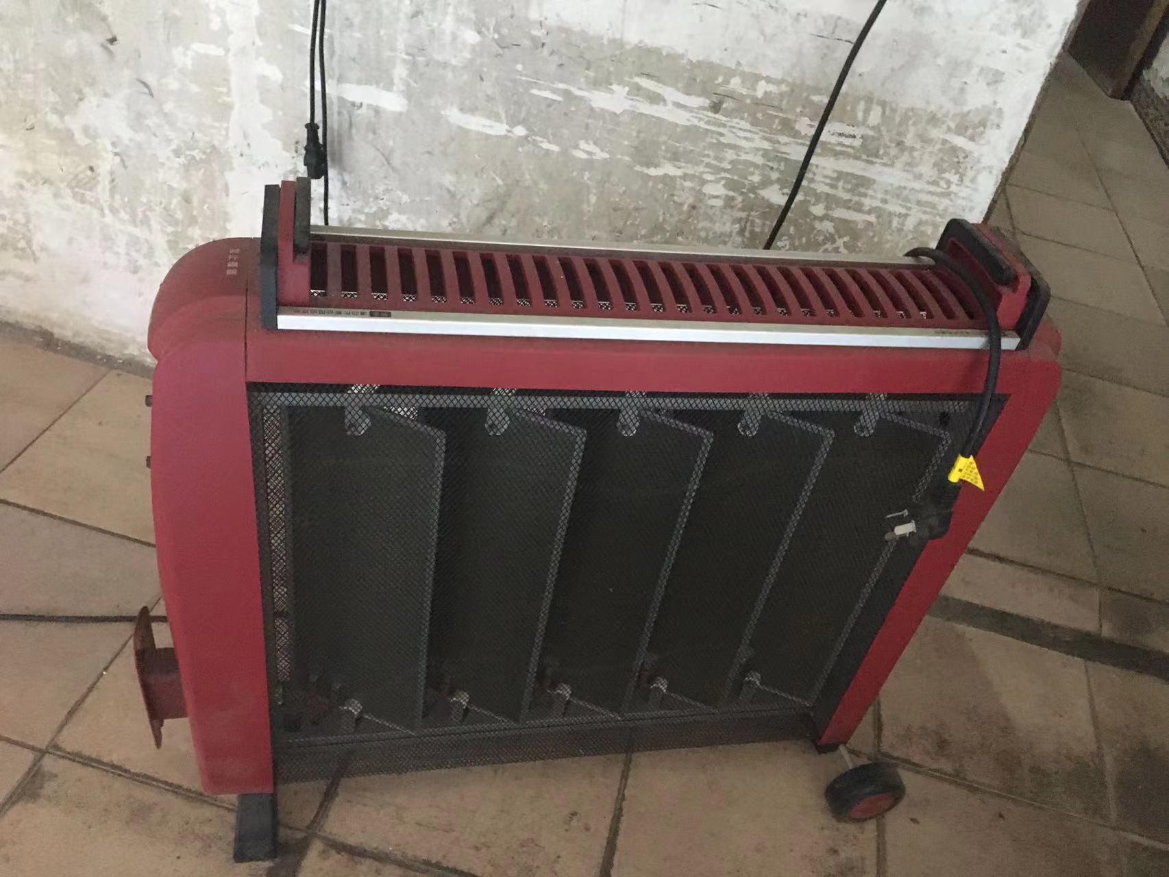 8成新格力取暖器
