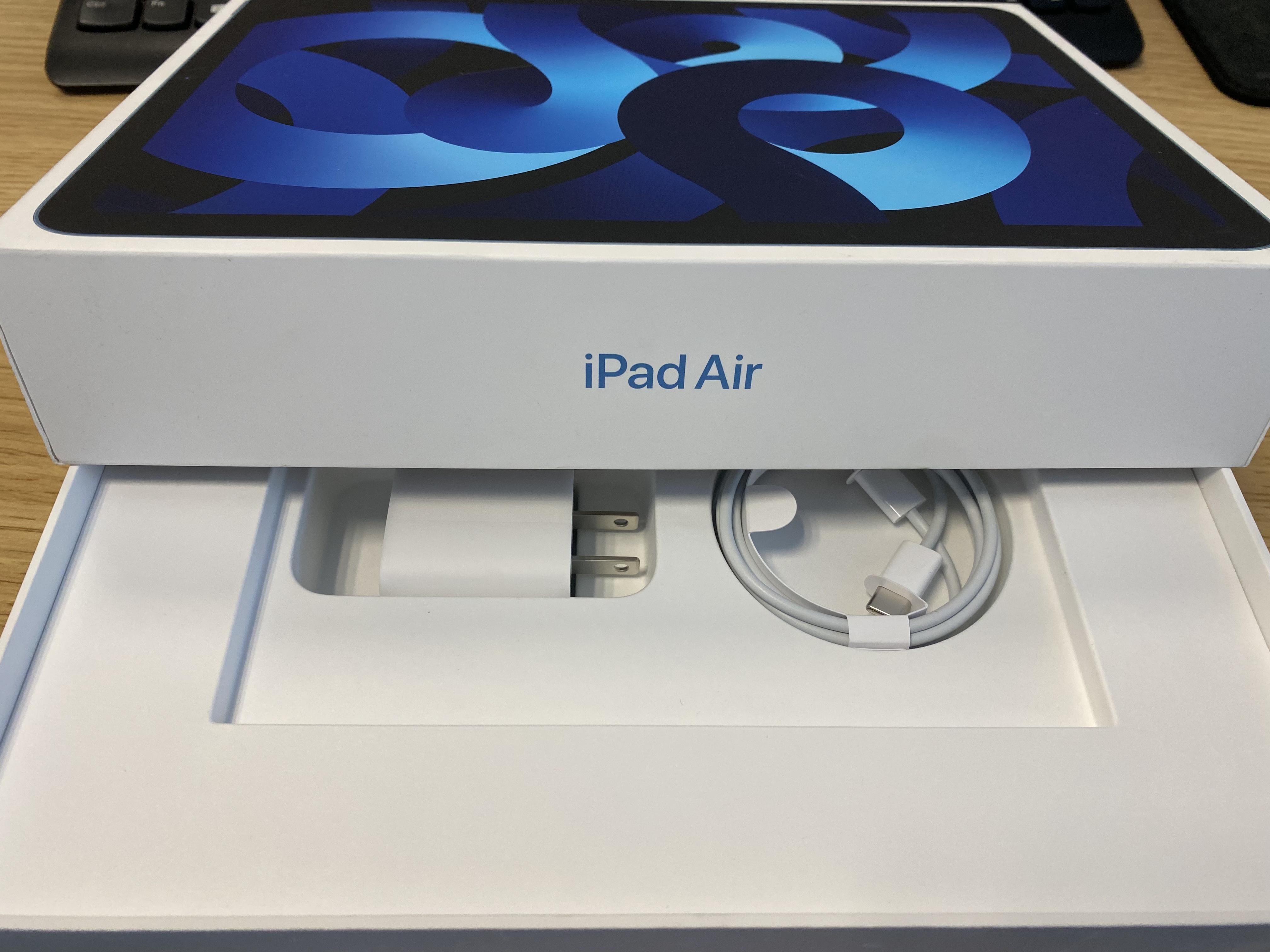 全新插卡版全套iPad Air5_1