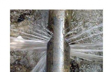 维修自来水管破裂漏水 更换水龙头落水管安装_1