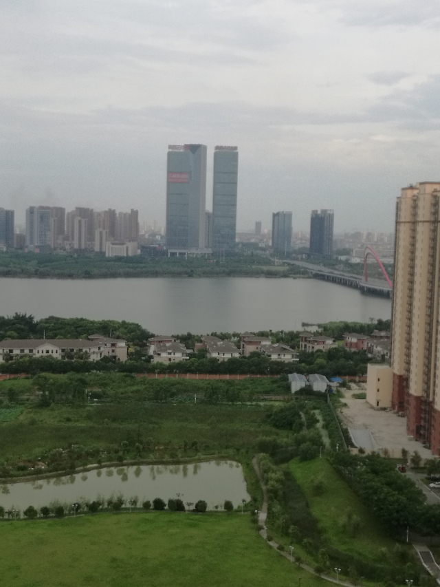 江科附中對門錦繡春天湖景房出租,