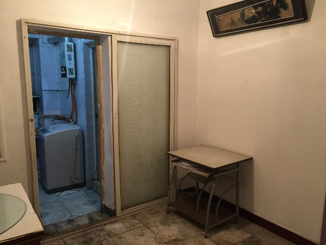 出租解放西路华润万家对面住宅房