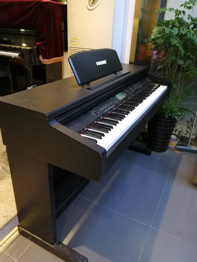 品牌电钢琴1500元低价转让_1