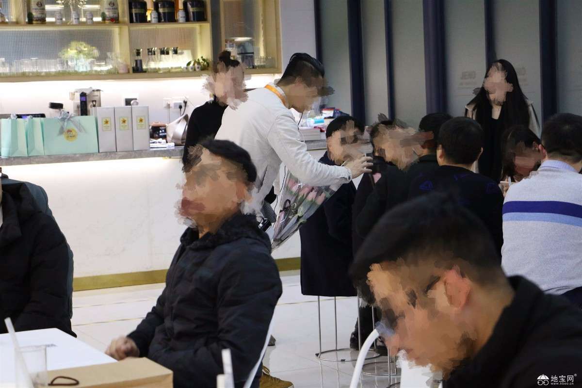 点击放大