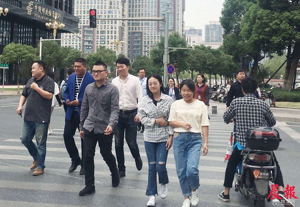 点击放大