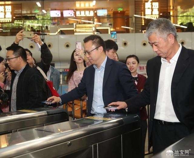 点击放大