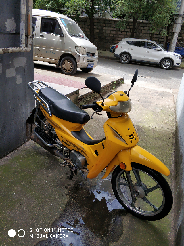 出售一台弯梁摩托车