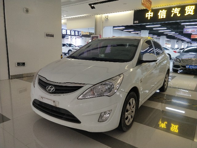 2014年现代瑞纳