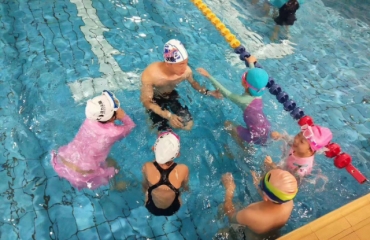 暑期小孩成人游泳培训一对一大班双_5