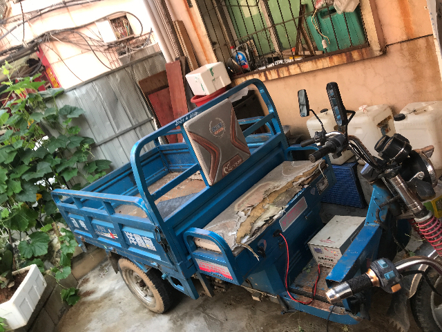 九成新三轮电动车