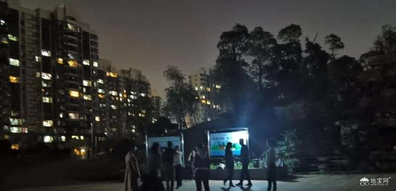 点击放大