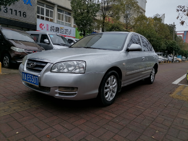 2010年现代伊兰特手动挡天窗