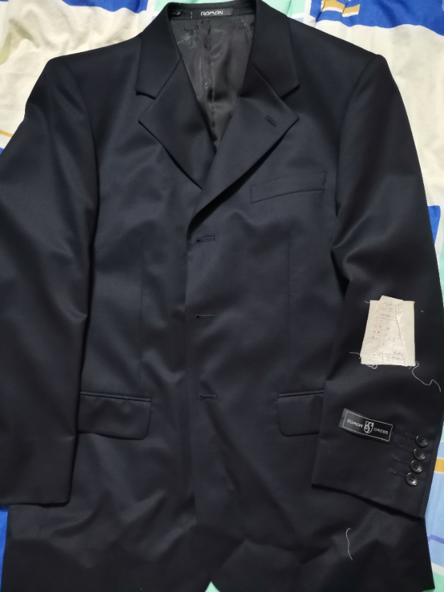 全新高档男西服便宜出_3