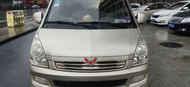 五菱荣光S爱车