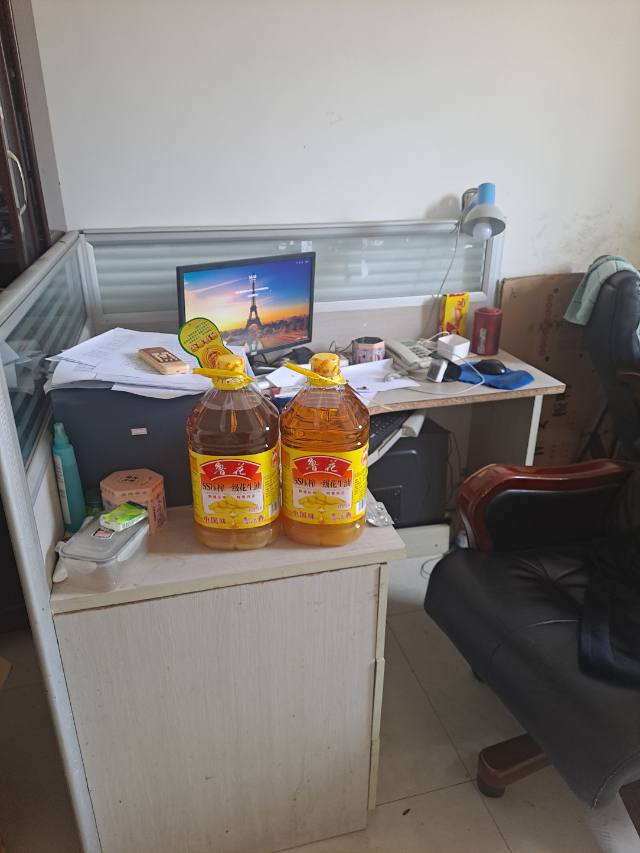 出售两桶鲁花花生油_2